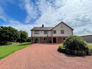 Pass the Keys Spectacular 7BR House Hot Tub and Gardens in Gretna - Rigg
