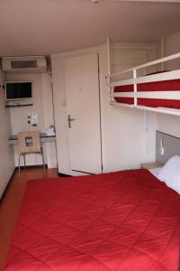 Hotels Premiere Classe Saint Nazaire - Trignac : Chambre Triple (1 Lit Double et 1 Lit Simple)