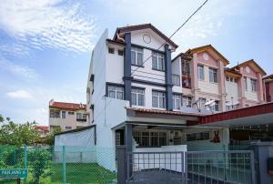 Jovial Modern Stylish Townhouse 8pax - BM Icon City