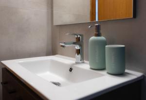 Osiris - cozy sea walk lodge with private garden