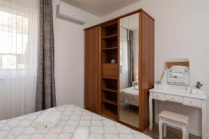 Apartments with parking space Stanici, Omis - 2819