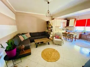 Cottage House,with big garden & lawn - Andravída