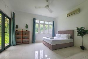 Bungalow with Pool Karaoke PJ 12