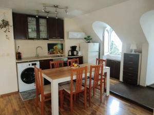 Cozy 2 Bedroom Apartment with Terrace Near the Beach and Park