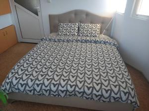 Cozy 2 Bedroom Apartment with Terrace Near the Beach and Park