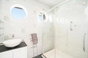 RentMySpaHome with Swimming Pool Hottub and Sauna