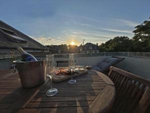 Appartements ROOFTOP - COSY FLAT Jacuzzi Privatif Centre Senlis : photos des chambres