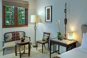 Room & Vespa 3 - Relaxing Stay Center Seminyak