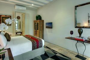 Room & Vespa 3 - Relaxing Stay Center Seminyak