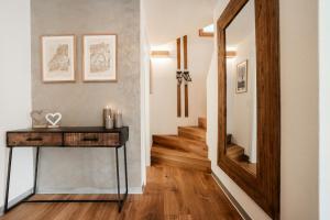 Zenith B Apartment by HomeFlow