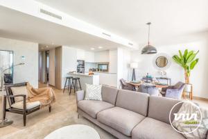 ViVi Homes - Blue View Pool, Sauna, Gym & Sea View