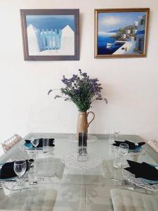 Architectural Bright open 2B&1B home with a private garden at Yarralumla