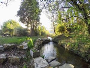 Tentes de luxe Roulotte Tzigane au bord du ruisseau - Drome Provencale (2p) : photos des chambres