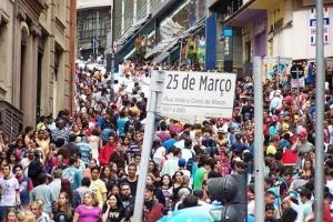 Apartamento para pessoas de família ou a negócio, Ap Grande 3 quartos no Brás próximo igreja Mundial,mercado municipal, 25 de março, templo Salomão, metro Dom Pedro ll, bancos, mercado e etc