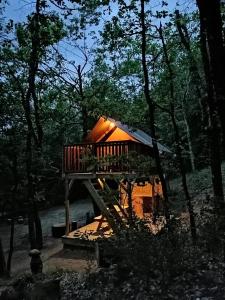 Campings TENTE ECUREUIL 2 PERSONNES (CAMPING LOU CANTOU CEVENOL) : photos des chambres