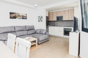 Nautilus 3 - Elegante Apartamento para 6 con Piscina, Wifi y AC en Rota