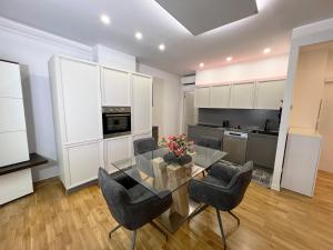 Two-Bedroom Apartment room in Trieste 411
