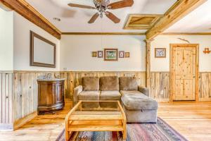 The Logs Birds Paradise