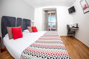 Hotels Hotel Mediterranee : Chambre Double ou Lits Jumeaux Supérieure - Vue sur Piscine