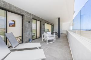 ViVi Homes - Luca Pool, Gym, Spa & Sea View