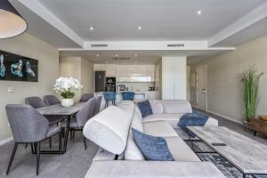 ViVi Homes - Luca Pool, Gym, Spa & Sea View