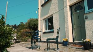 Bosons Bunks 'As seen in Beyond Paradise ' - Apartments, Looe