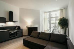 GuestHost - Studio 1 Deisgn Apartment with Car Parking!