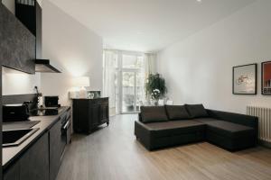 GuestHost - Studio 1 Deisgn Apartment with Car Parking!