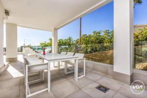 ViVi Homes - Las Palmas Pool, Sauna, Gym & Beach