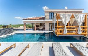 Magnificent Villa Oasis with extra large pool