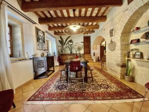 Villas GROOMI L'Uzetienne- Grande demeure avec bassin et patio ! : photos des chambres