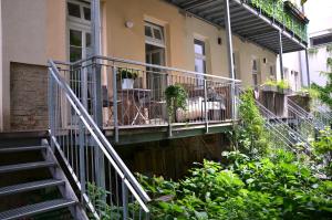 Central Vienna Apartment with Garden View