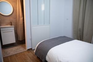 Glamorous, Renovated 3-Bedroom Apt in Nicosia