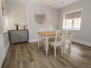 2 Golf Links Cottages