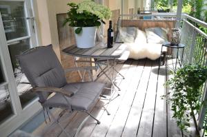 Central Vienna Apartment with Garden View
