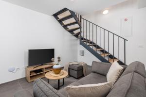 Holiday Homes Oštro 