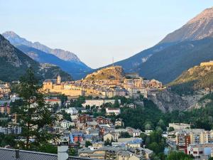 Appartements Chalet Puy-Saint-Pierre avec vue : Appartement 3 Chambres