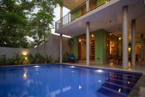 Barefoot Bungalow Hikka