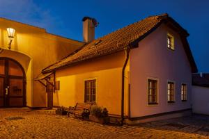 Kristian - House and Garden by KH