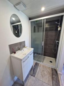 Chalets Chalet moderne au bord d'un lac : photos des chambres