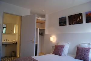 Hotels Contact Hotel Le Minervois - Hotel & Restaurant Au nord de Carcassonne : Chambre Double Standard