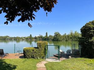 Chalets Chalet moderne au bord d'un lac : photos des chambres