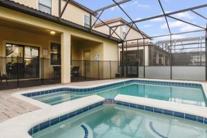 6 Beautiful Bedrooms 6 Baths Pool & Spa home