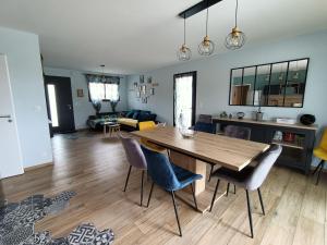 Charmante Maison "Happyweek" Saint Jean de Monts, 8 pers à 3km de la Mer, avec PISCINE