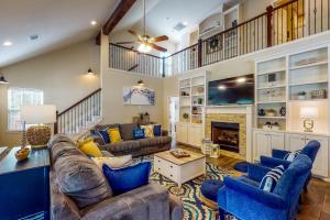 Patio Oasis w Hot Tub! Lake Livingston Estate