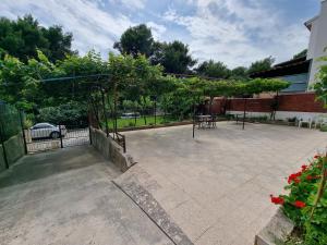 Retreat Apartments with free parking