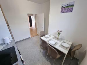 Retreat Apartments with free parking