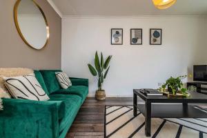 Cosy Home - Contractors Welcome - Garden & Free Parking