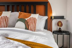 Cosy Home - Contractors Welcome - Garden & Free Parking