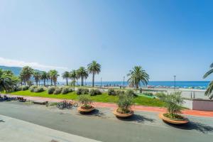 106 - Casa di Alice, fronte vista mare,20metri spiaggia